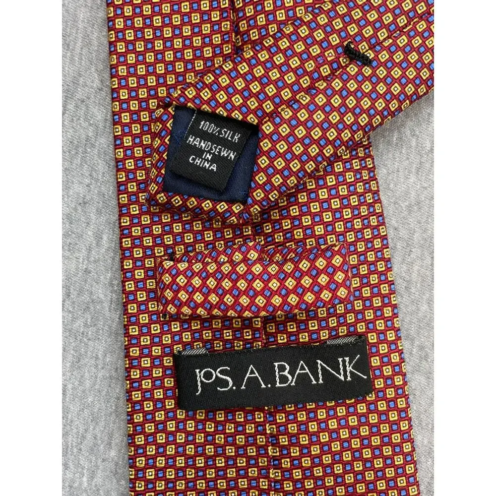 Jos A Bank Tie Mens Geometric 100% Silk 3 1/2